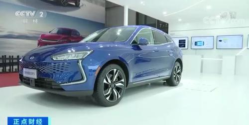 華為真的賣車了？！上新首日，記者實地探訪→